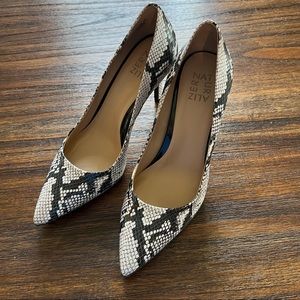 Naturalizer NWOT snakeskin size 9 high heels